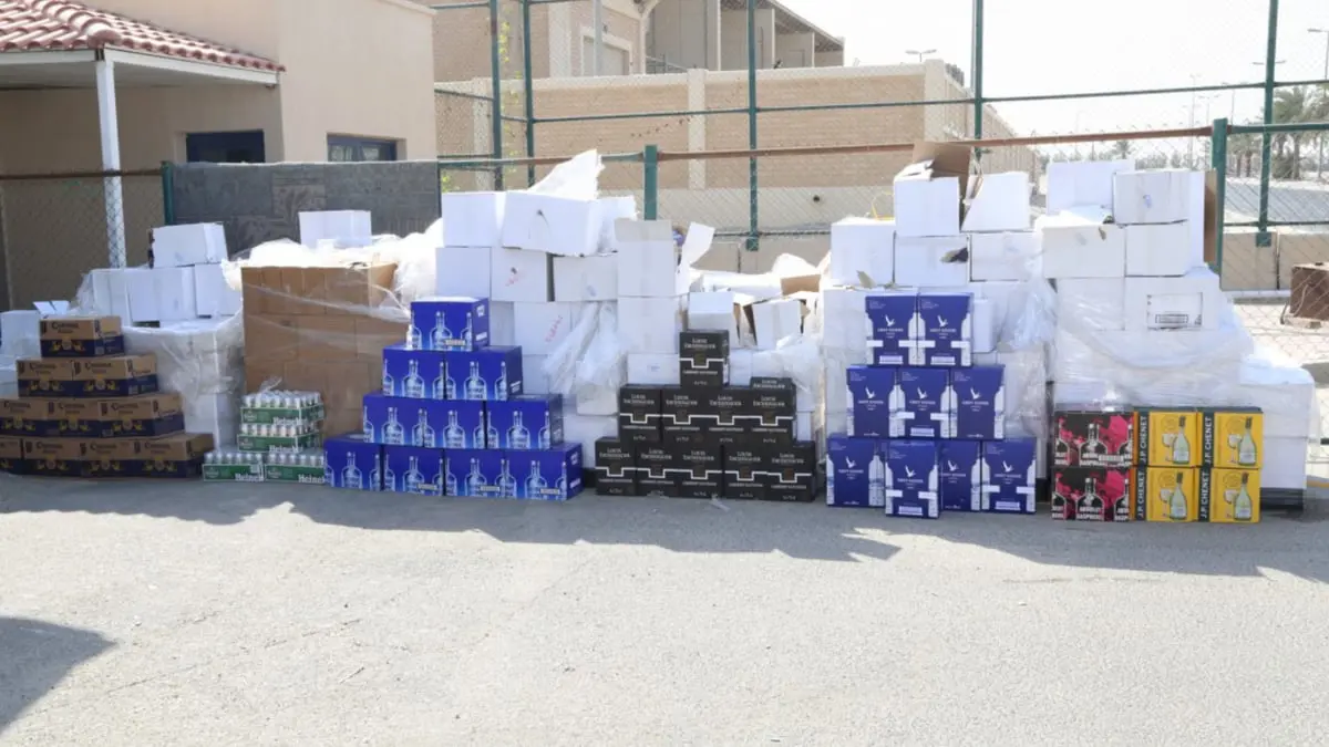 الكويت تكشف ضبط أكبر شحنة خمور مهربة إلى البلاد