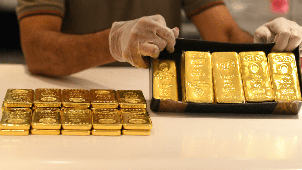أسعار الذهب تواصل التحليق لمستويات غير مسبوقة
