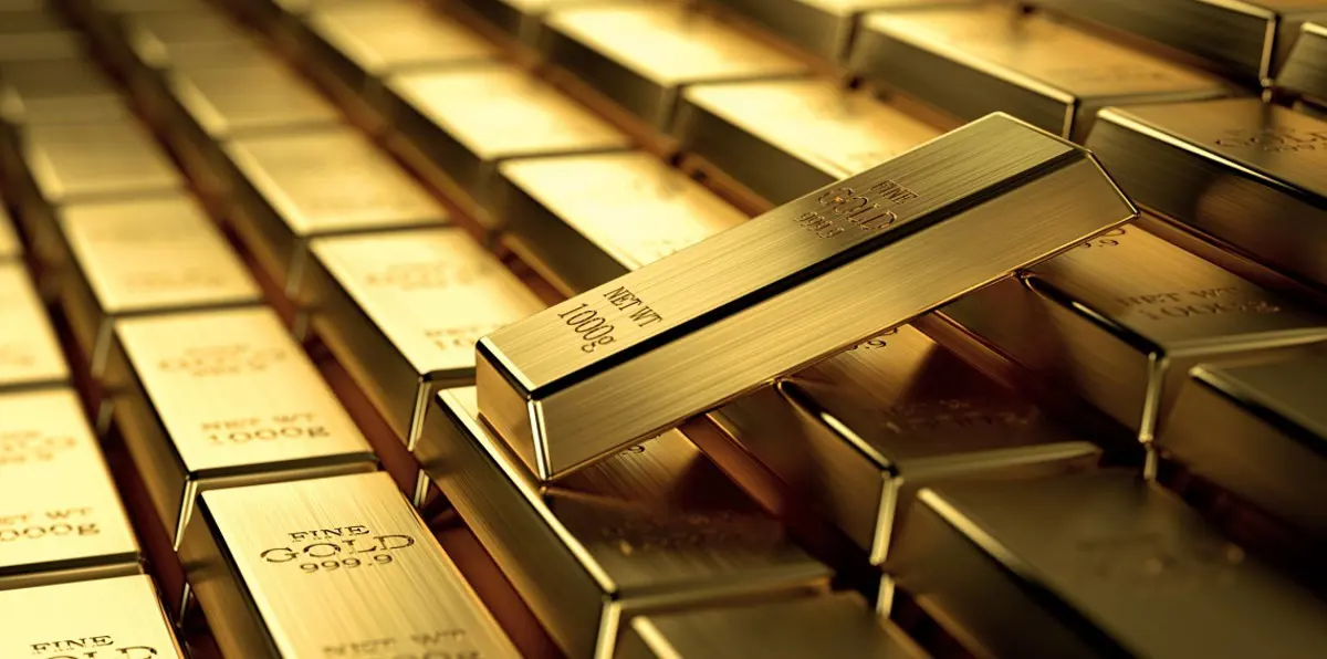 الذهب يتراجع من أعلى مستوياته في شهر