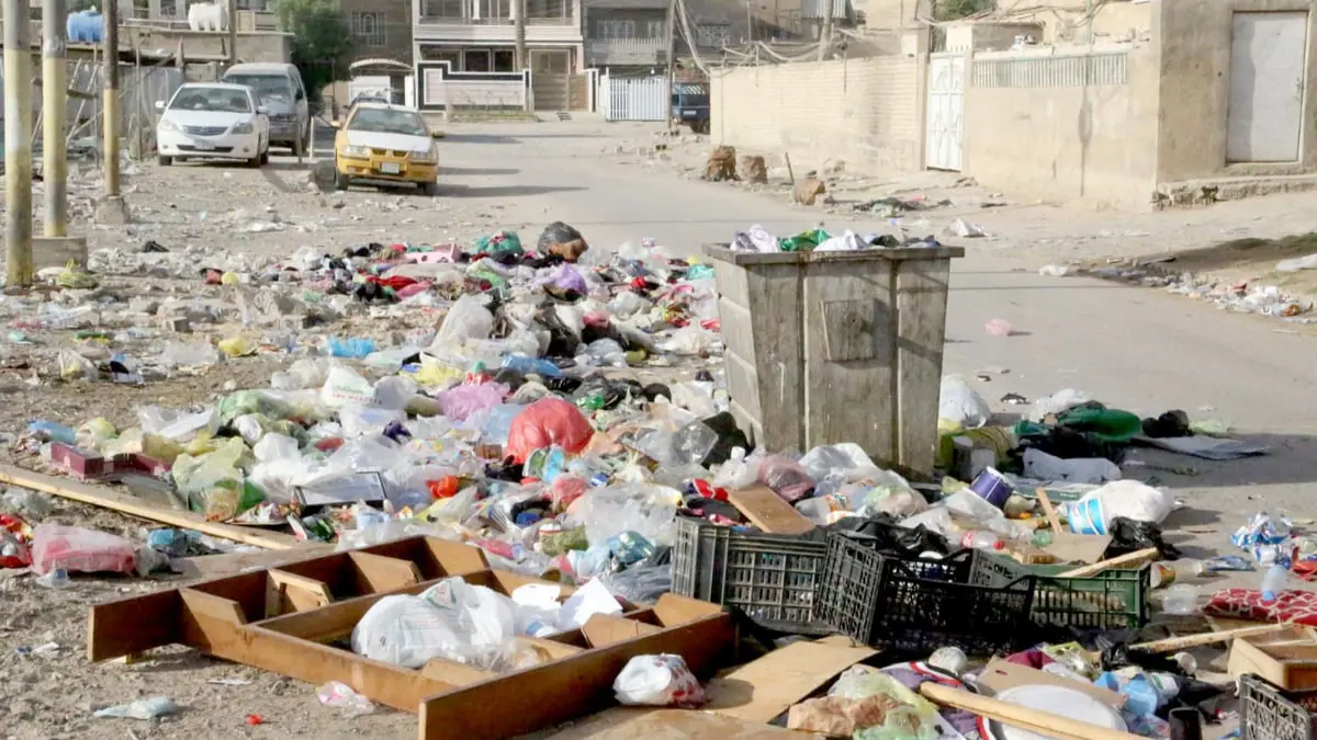 "الإيمان" سرّها.. عراقية فقدت أبناءها الأربعة وتقتات من القمامة