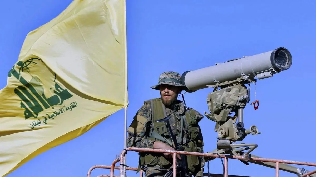 تلغراف: "حزب الله" يخزن أسلحة وصواريخ في مطار بيروت