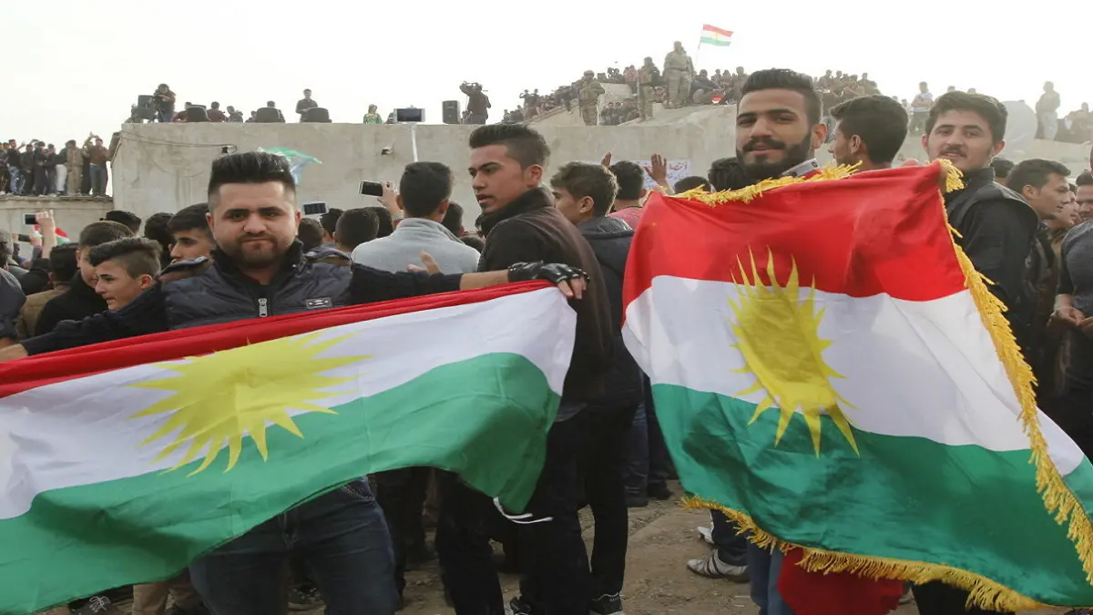 كوادر حزب طالباني تعتصم في كركوك العراقية رفضًا لإنزال العلم الكردي‎