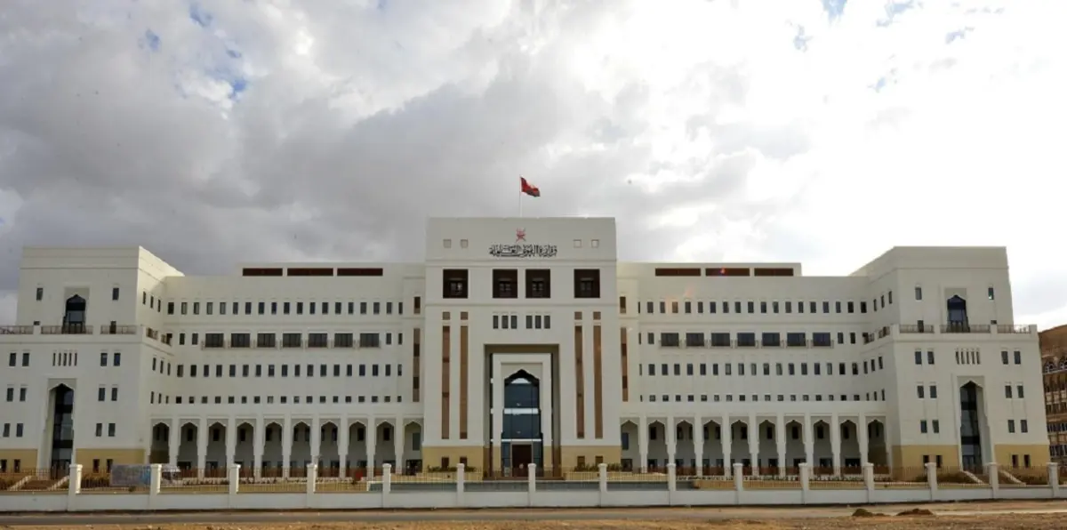 حملات مكثفة لضبط العمال الوافدين المخالفين في سلطنة عُمان