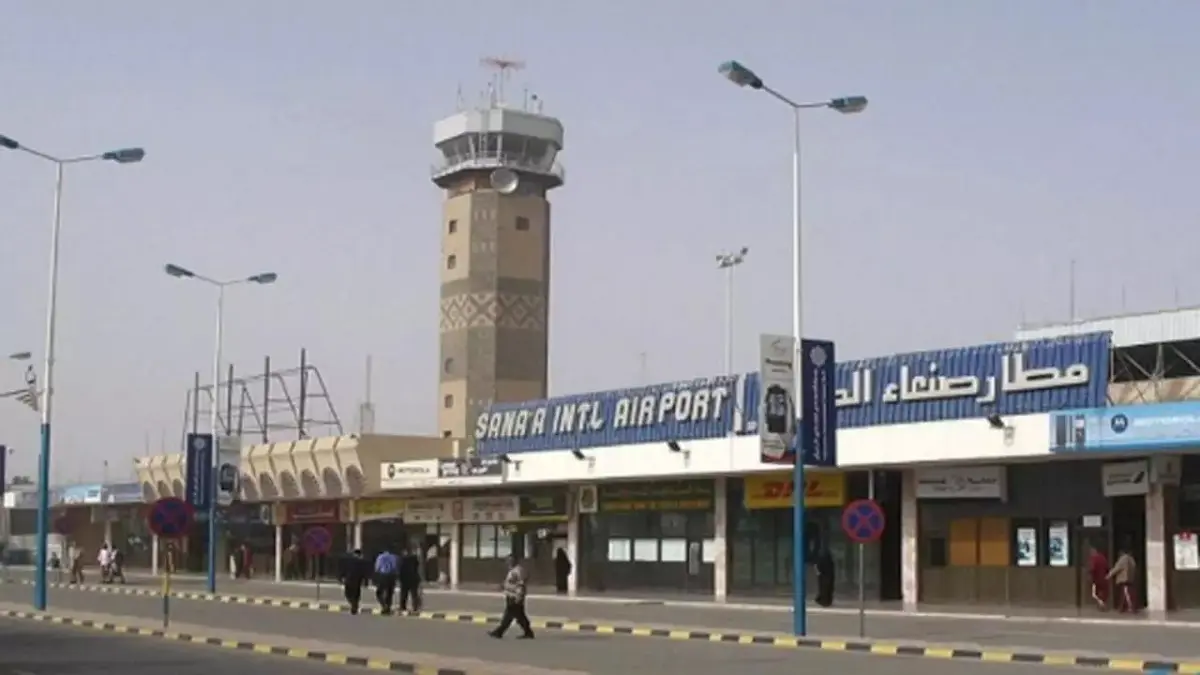 الحكومة اليمنية تعلق على إغلاق ميليشيات الحوثي مطار صنعاء