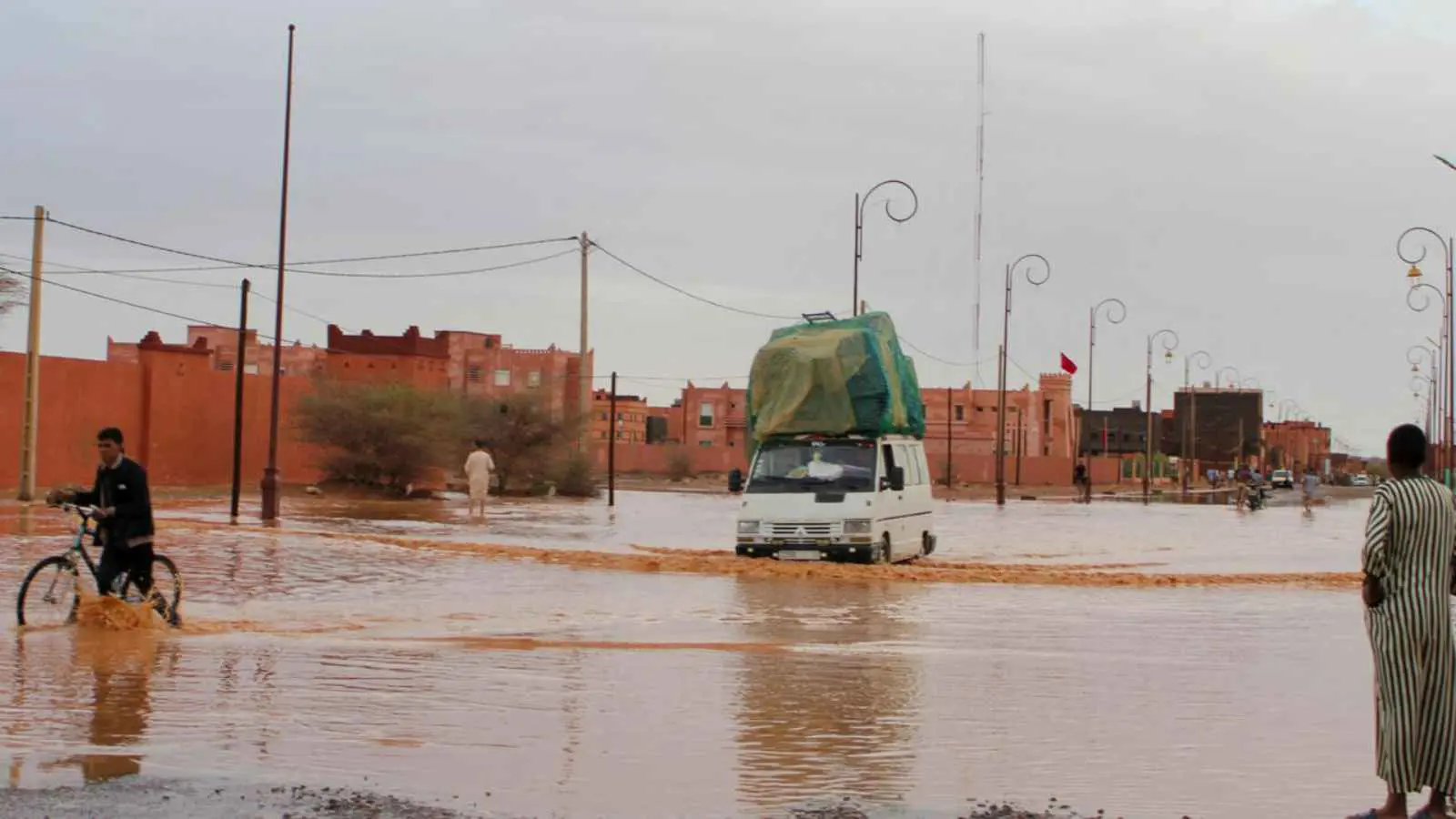 فيضانات الجزائر "غير المسبوقة" تتسبب في مصرع شخصين