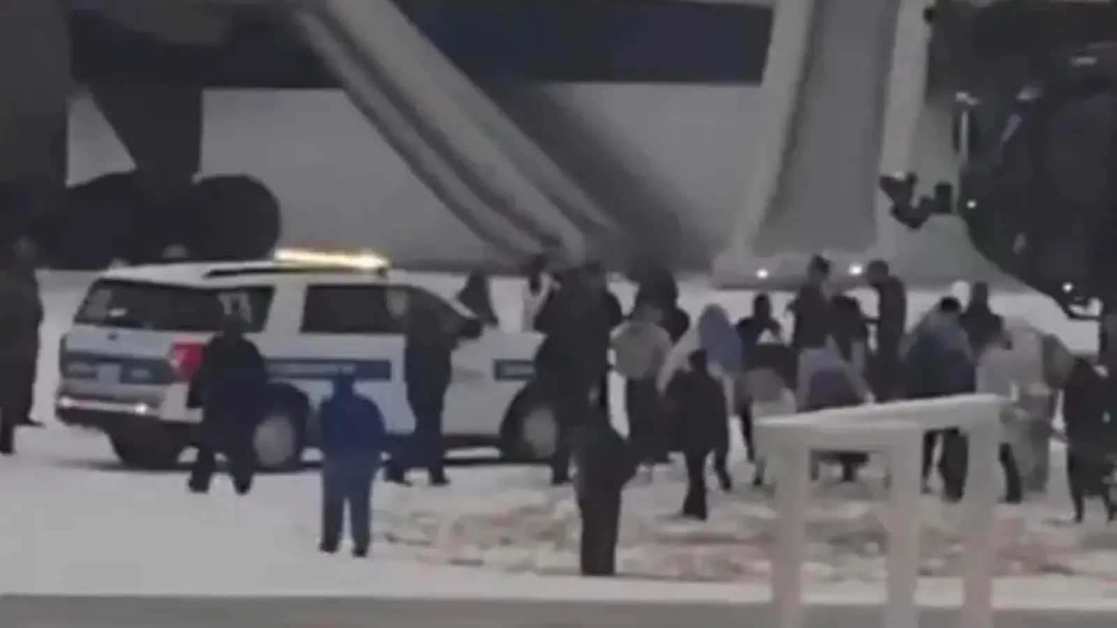 لحظة مغادرة الطائرة