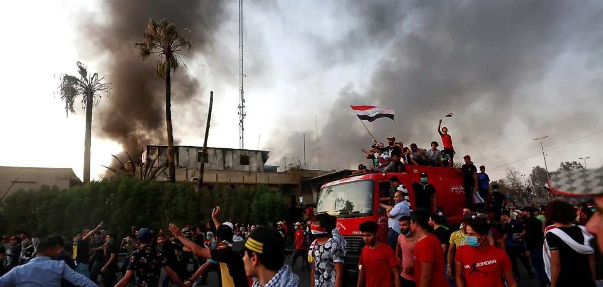غداة اقتحام القنصلية الإيرانية..سقوط صواريخ قرب مطار البصرة العراقي