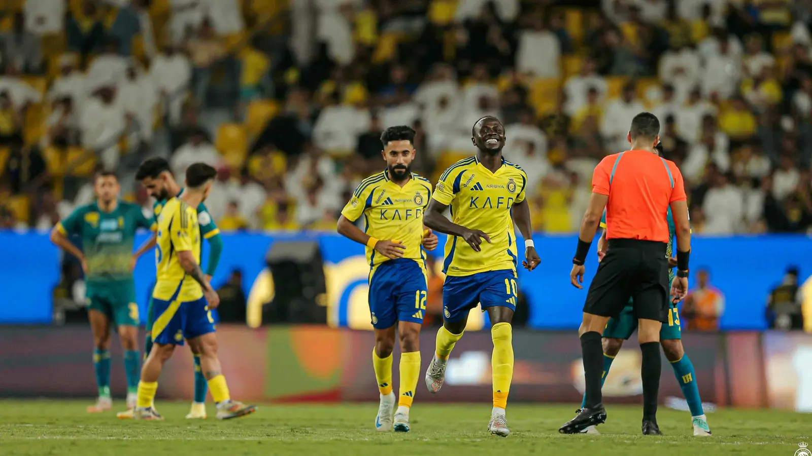 النصر يكتسح العروبة بثلاثية ويصعد للمركز الثالث في الدوري السعودي (فيديو)