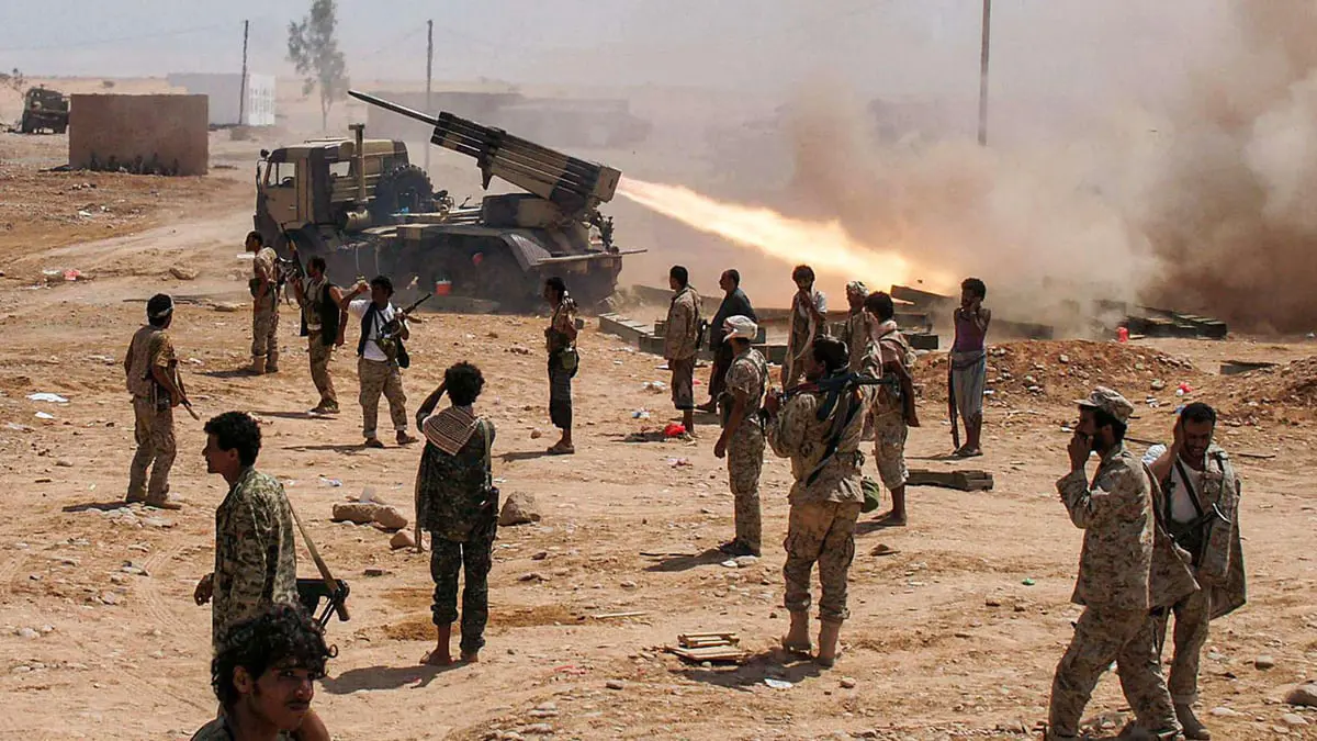 إصابة 4 جنود يمنيين في هجوم حوثي بالضالع