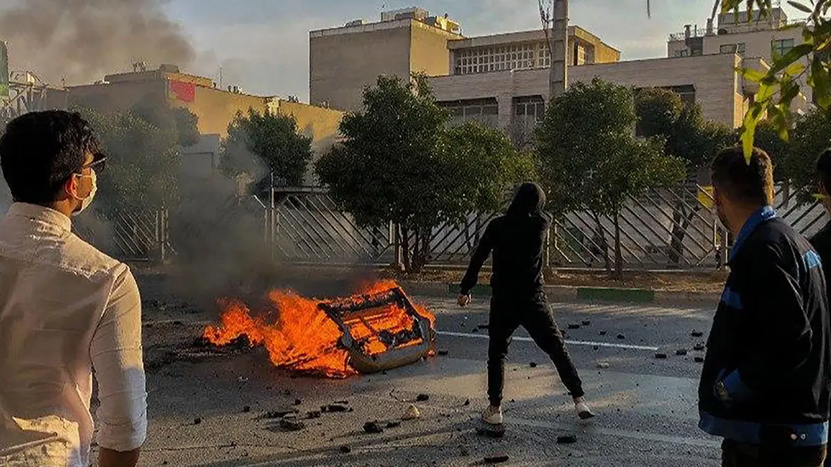 إيران.. مقتل شرطي وإصابة 4 ضباط باحتجاجات في شيراز