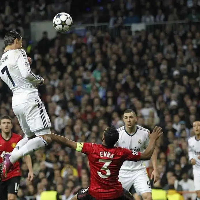 قفزة كريستيانو رونالدو في مباراة ريال مدريد ومانشستر يونايتد