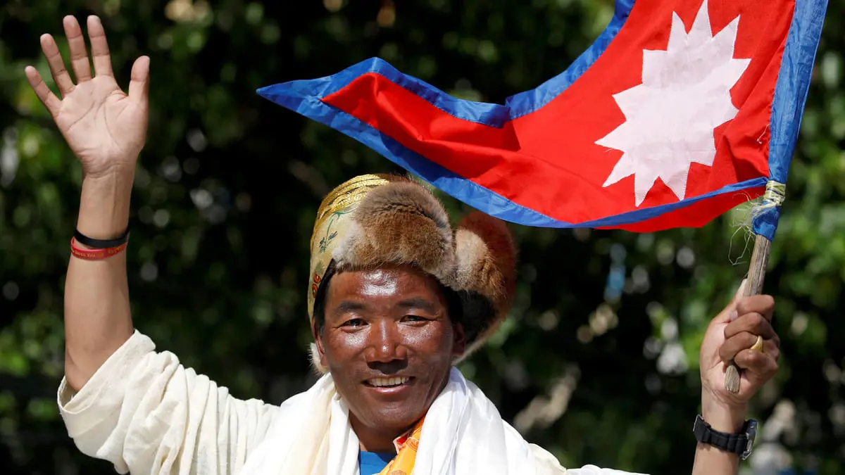 نيبالي يتسلق إيفرست للمرة الـ 26 محققا رقما قياسيا