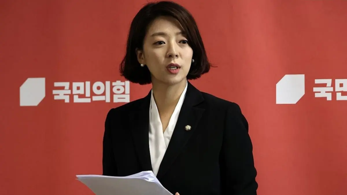 مراهق يهاجم نائبة بكوريا الجنوبية بـ15 ضربة على رأسها