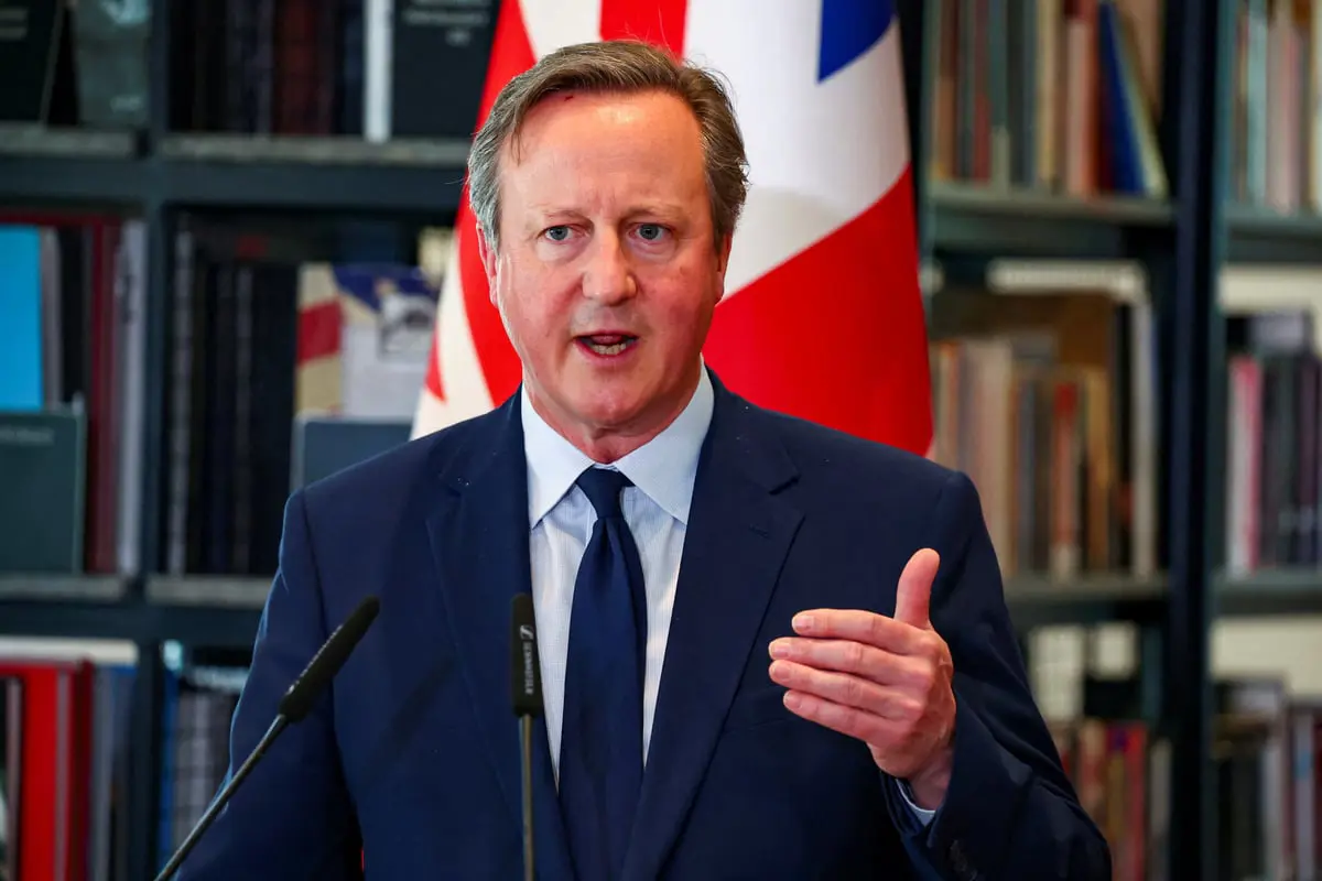 شابان روسيان ينشران مقطع خدعة أوقعا فيها وزير خارجية بريطانيا (فيديو)