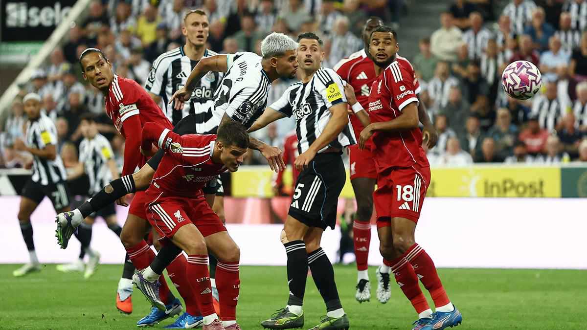 كارثة كانت وشيكة.. من اللاعب الذي يحتاجه ليفربول أكثر من إيزاك؟ | إرم نيوز