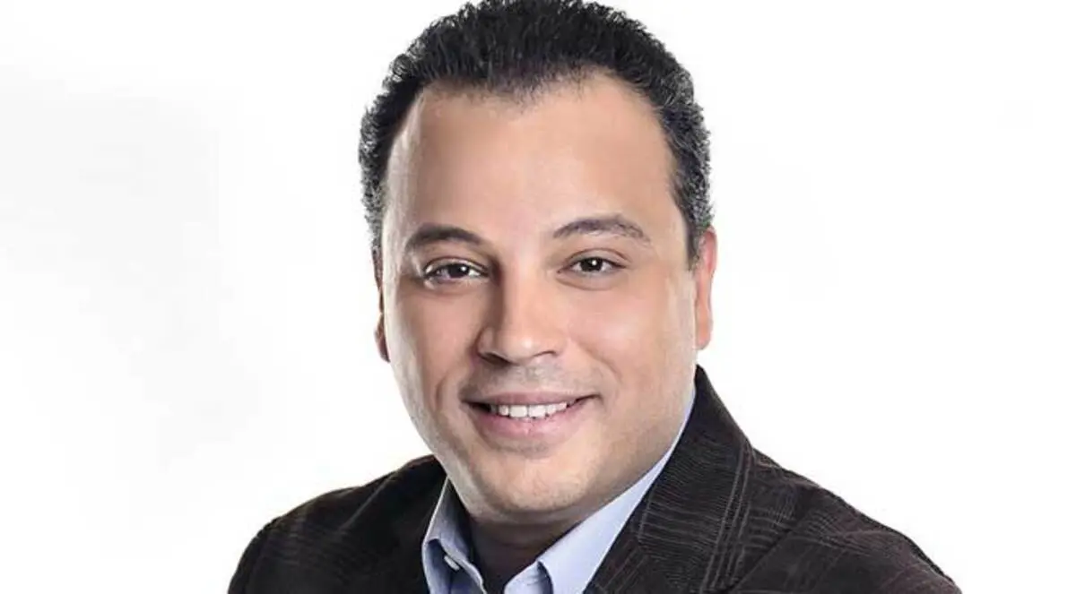 تامر عبد المنعم يسخر من ثورة يناير عبر "تويتر"