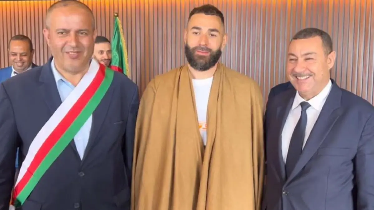 تكريم بنزيما في وهران بالزي الجزائري (فيديو)