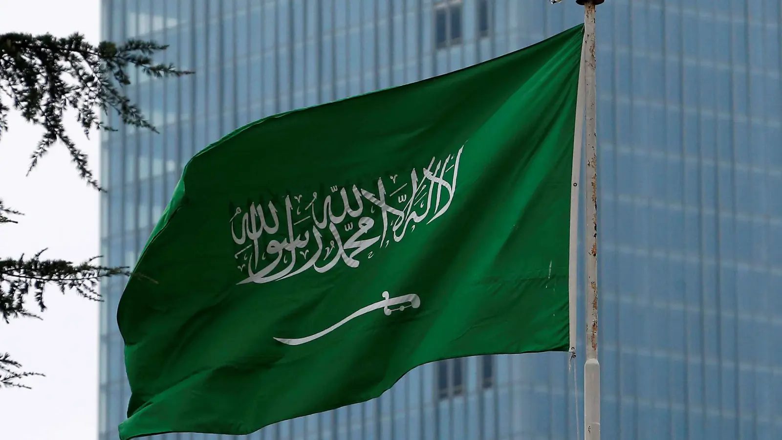 السعودية تؤكد دعمها لسيادة سوريا وتدين الهجمات الإسرائيلية