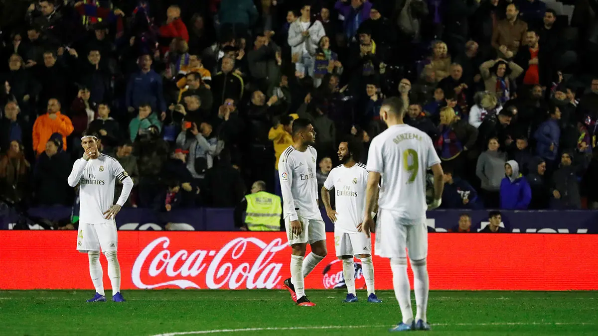 ريال مدريد يسقط أمام ليفانتي ويترك برشلونة في صدارة ترتيب الدوري الإسباني