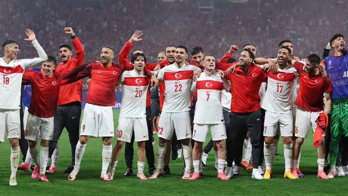 احتفال رائع من أردا غولر بعد فوز تركيا على النمسا (فيديو)