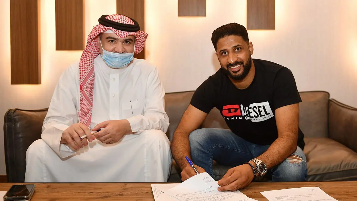 رسميا.. الأهلي السعودي يجدد عقدي ياسر المسيليم وهيثم عسيري