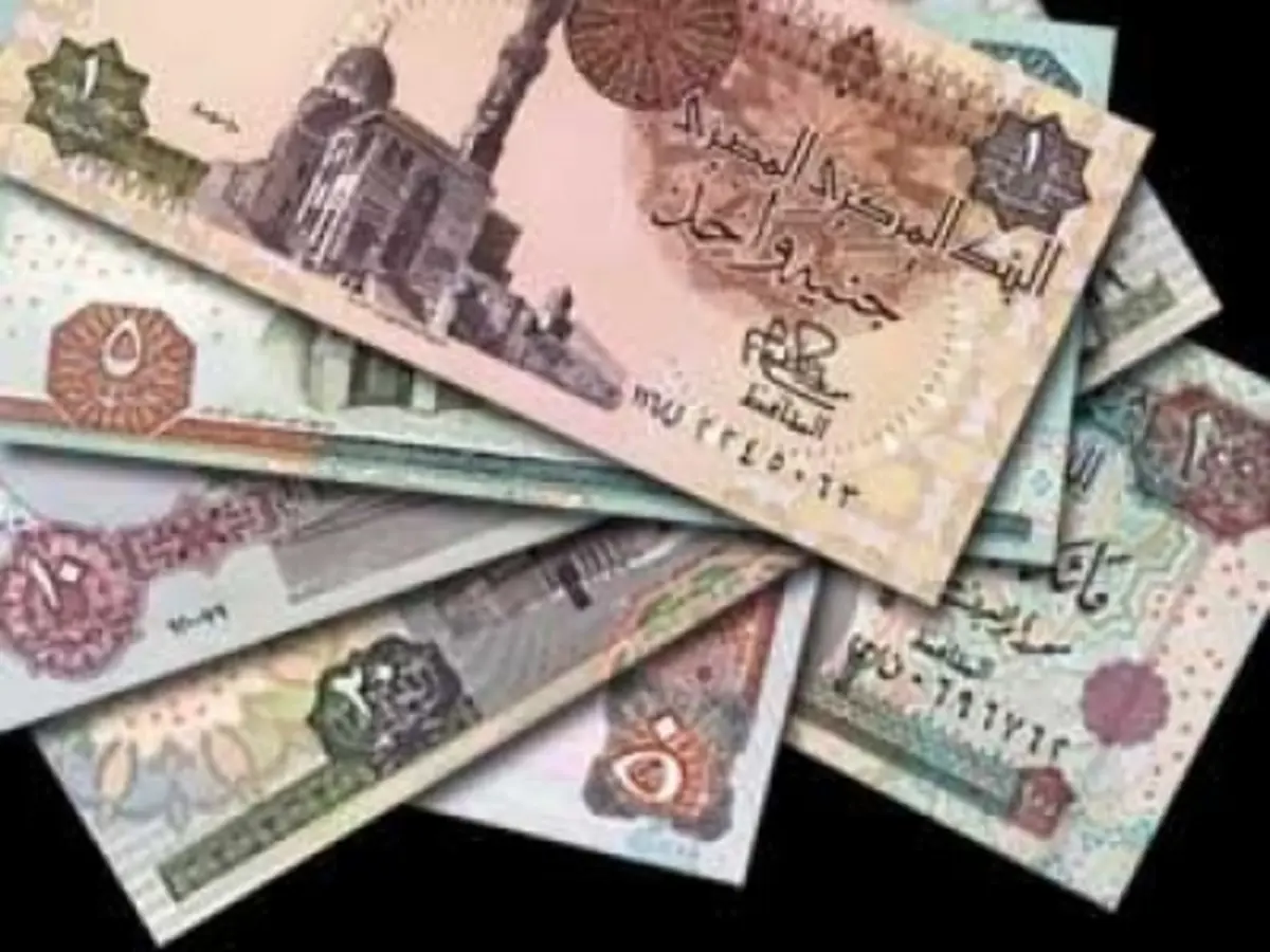 العملة المصرية تنزل عن 7 جنيهات مقابل الدولار