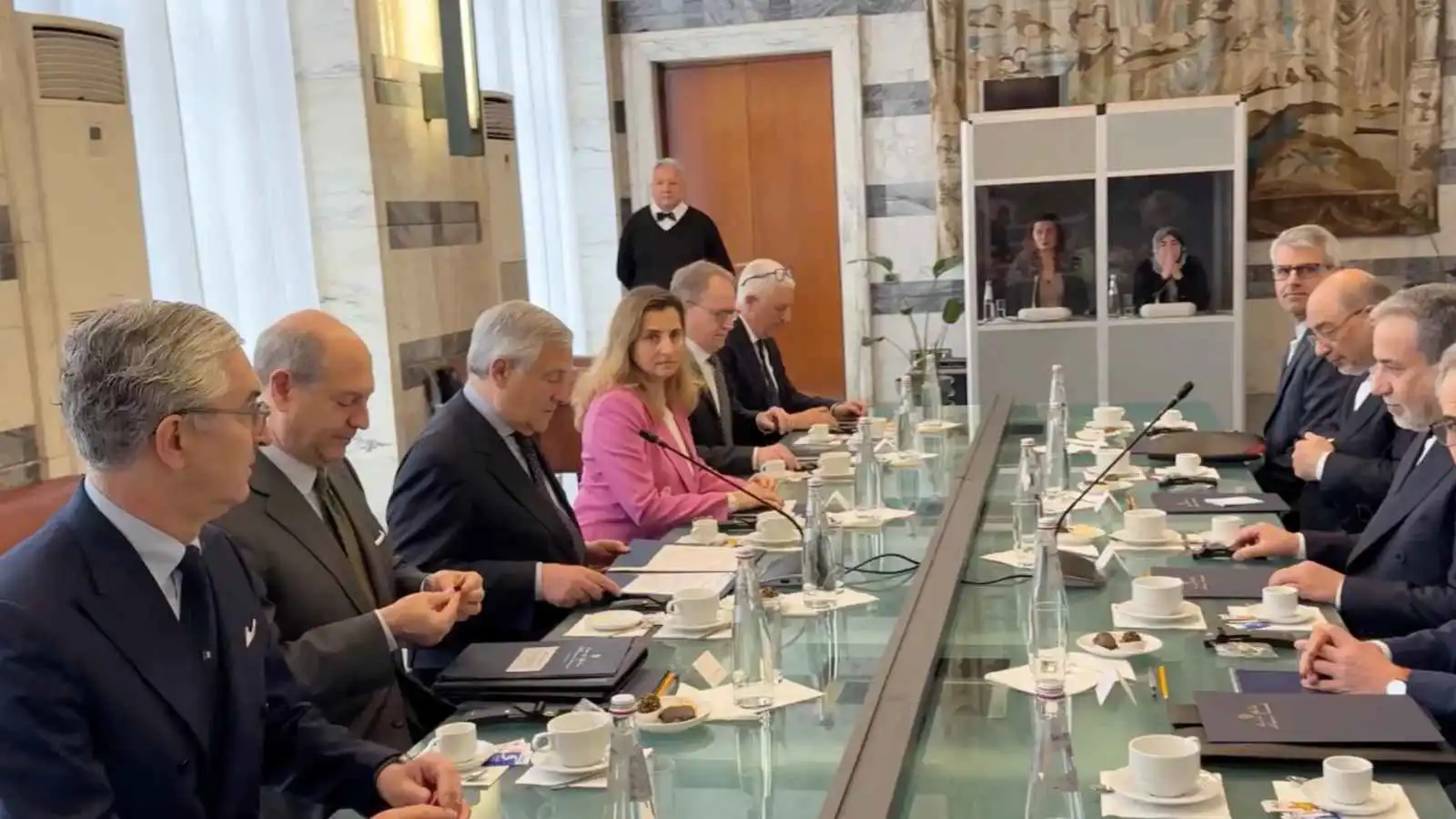 مفاوضات غير مباشرة بين إيران والولايات المتحدة قد تبدأ خلال أيام