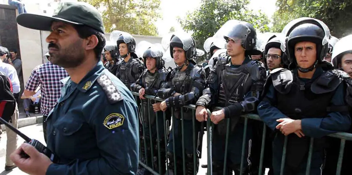إيران تعتقل 5 عناصر يشتبه بتورطهم في انفجار مرقد الإمام الخميني