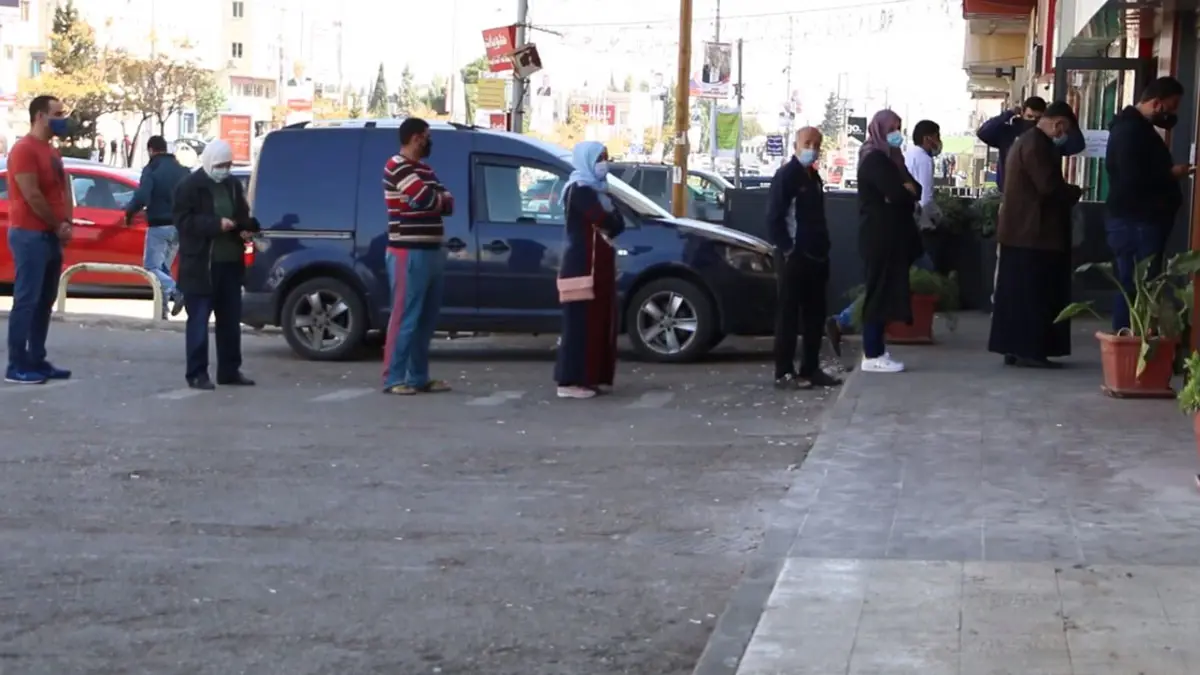 انتخابات أردنية في زمن الكورونا.. الطوابير تحضر أمام المخابز وتغيب أمام مقرات الاقتراع‎ (فيديو)