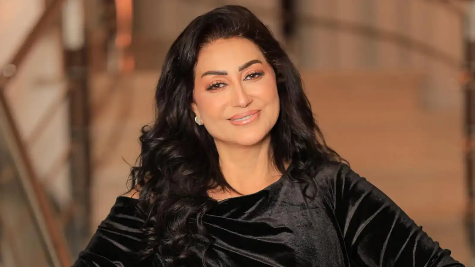 آخرهم وفاء عامر.. نجوم في مرمى الجدل بسبب "البلوغرز"