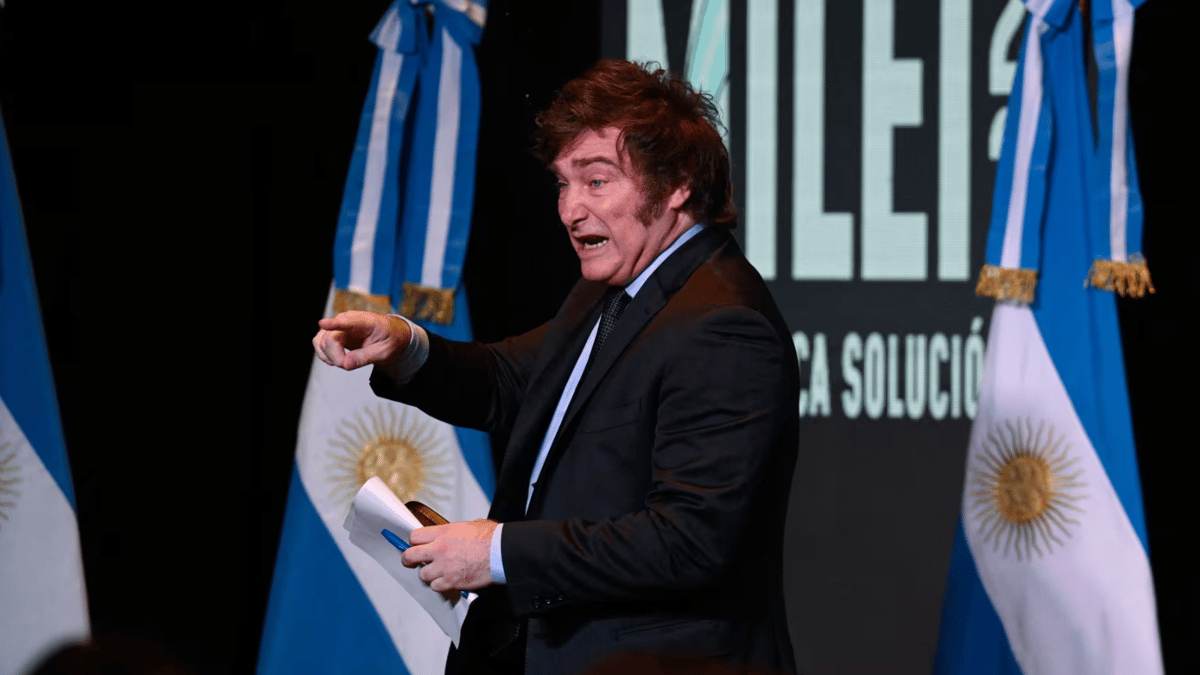 الرئيس الأرجنتيني يصف نظيره الكولومبي بـ"القاتل الإرهابي"