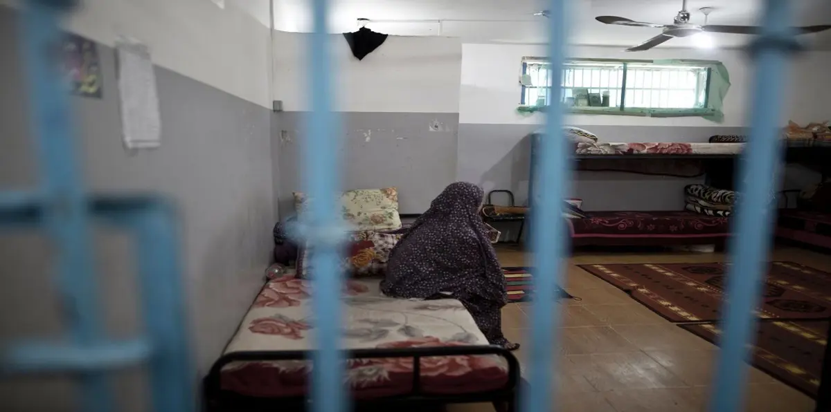 بعد الإفراج عن عهد التميمي.. 60 أسيرة يعانين ظروفًا صعبة في سجون الاحتلال