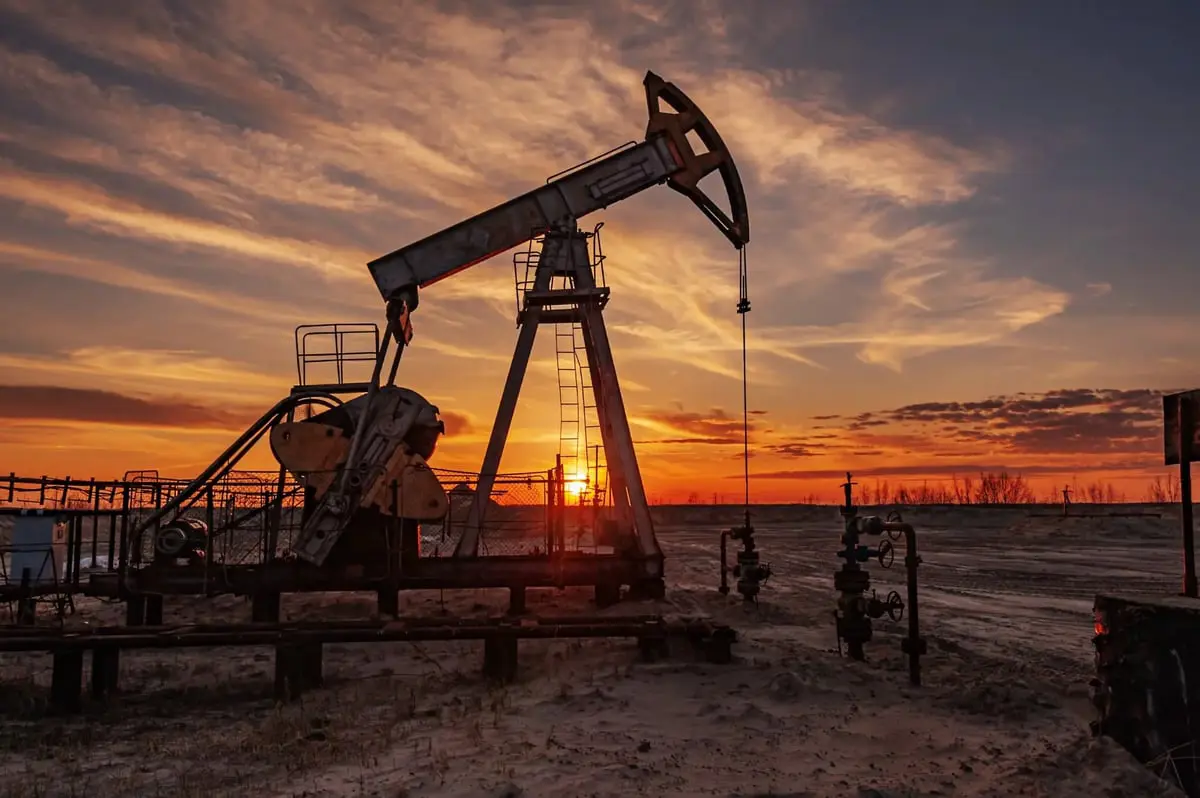 تراجع أسعار النفط وسط مخاوف من تأثير الفائدة الأمريكية على الطلب‎