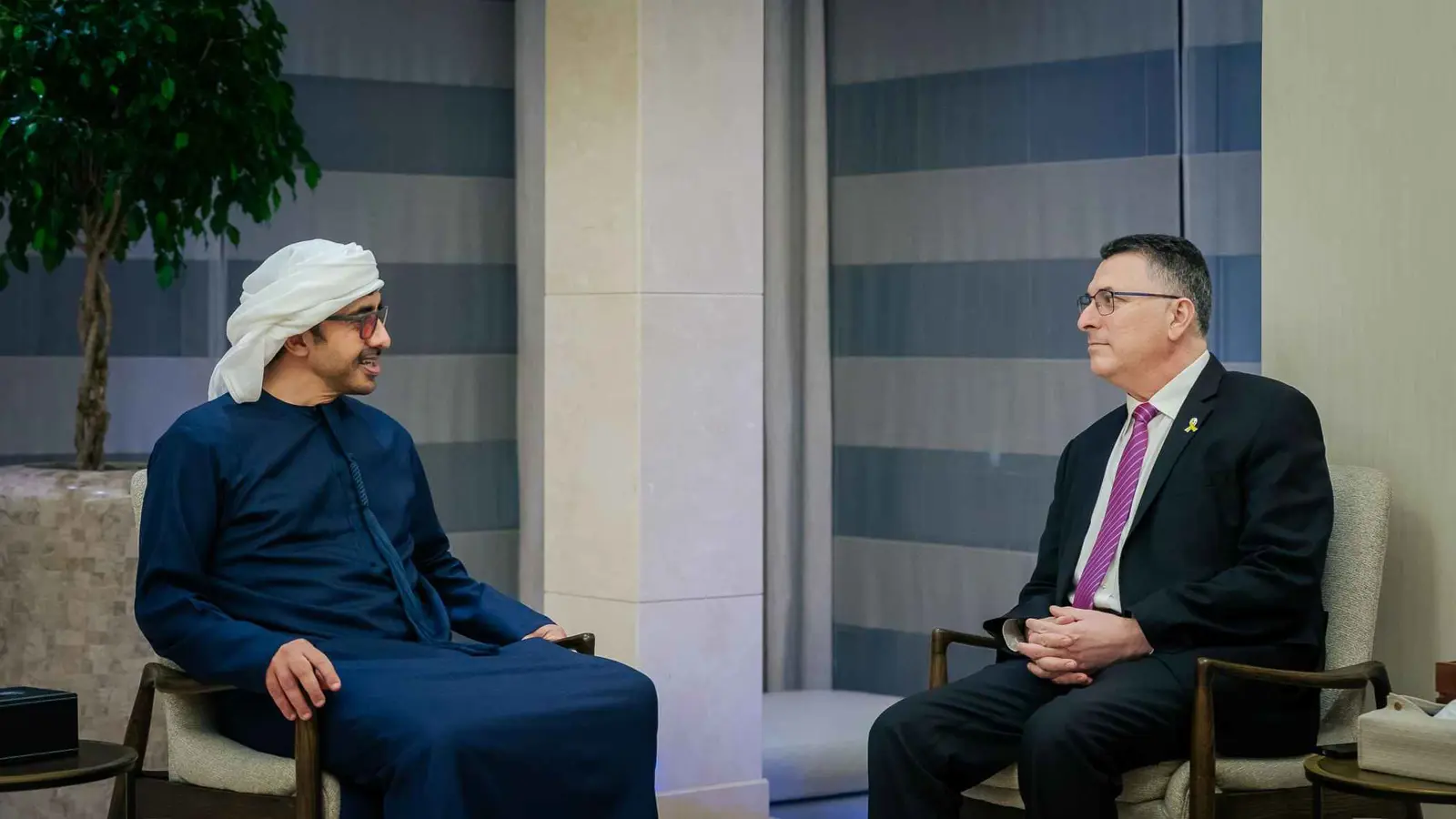 اتفاق على إدخال مساعدات إنسانية إماراتية عاجلة إلى قطاع غزة