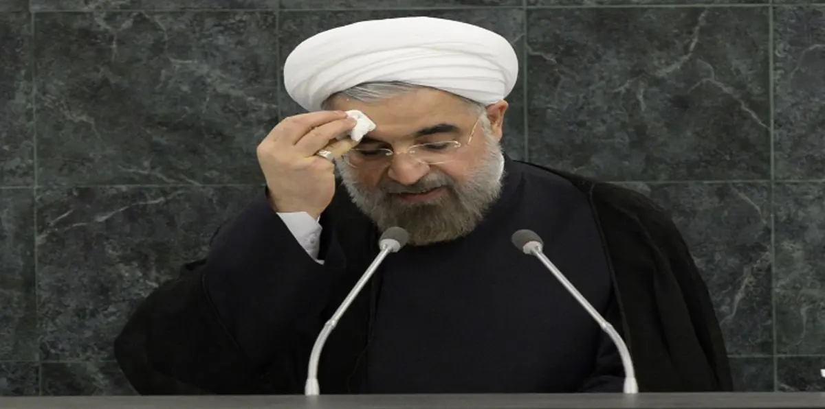 صورة روحاني بلا عمامة رفقة فتاتين دون "الحجاب الإيراني" تثير الجدل