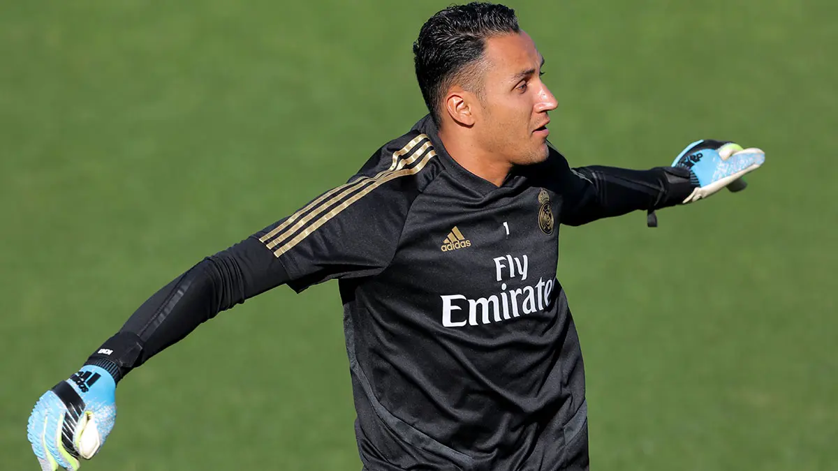 ريال مدريد يرفض عرضًا من باريس سان جيرمان لضم نافاس.. والحارس يشعل غضب زيدان
