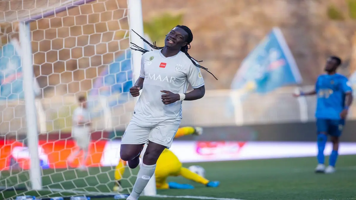 بافيتيمبي غوميز يتعرض لحالة إغماء قبل مباراة الهلال والاتفاق (فيديو)‎