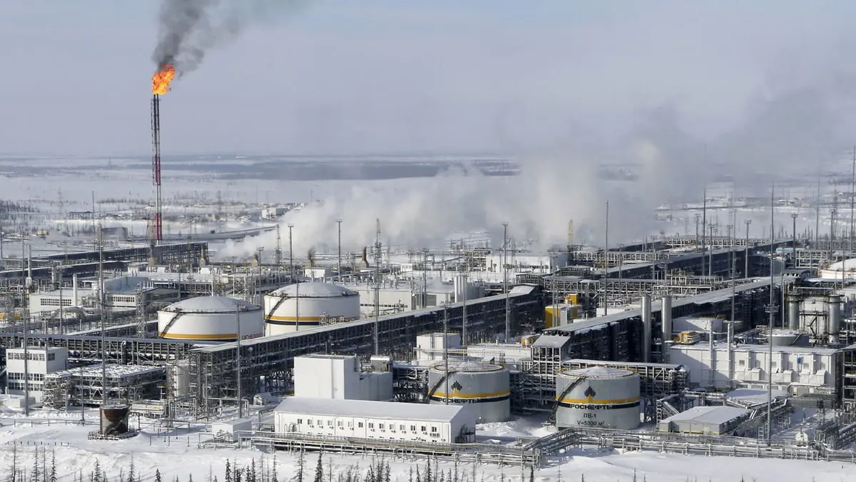 تقرير: حظر النفط على مراحل يتيح لروسيا الوقت للتكيف