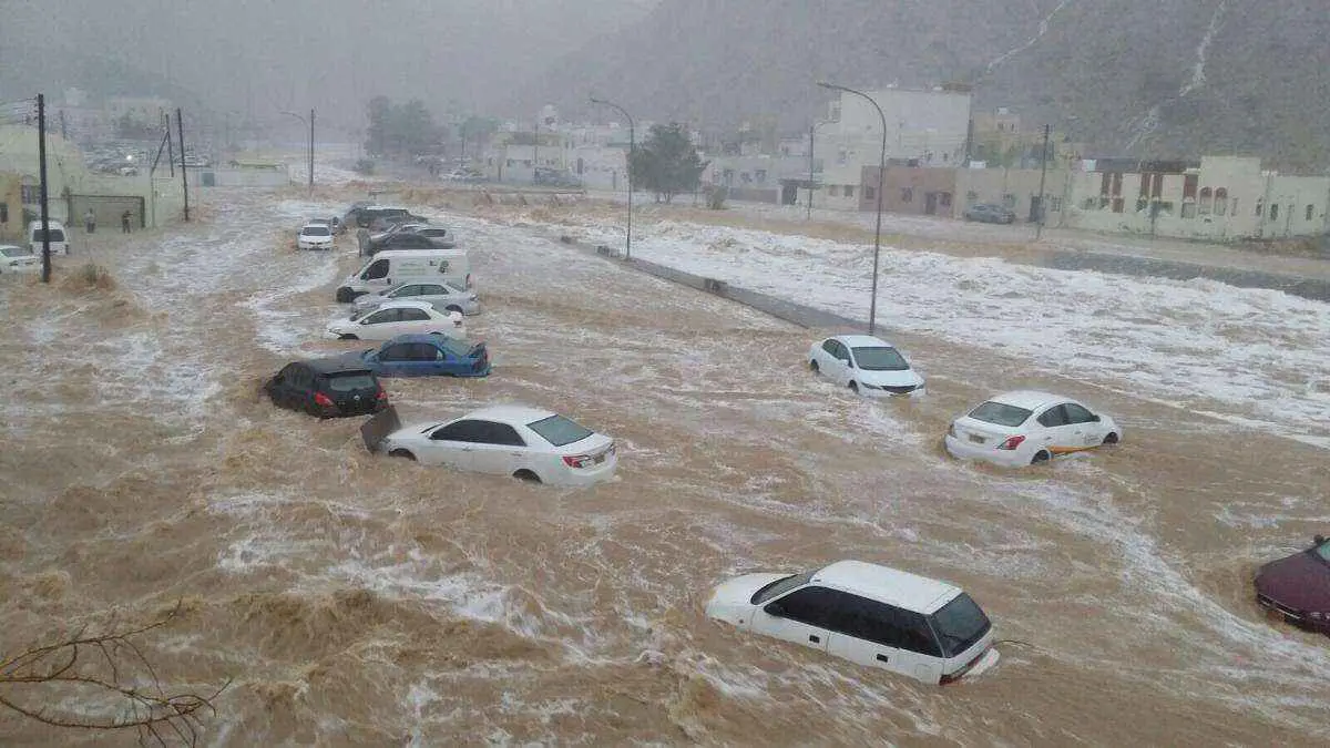 وفاة طفلتين في صنعاء بسبب السيول (فيديو)