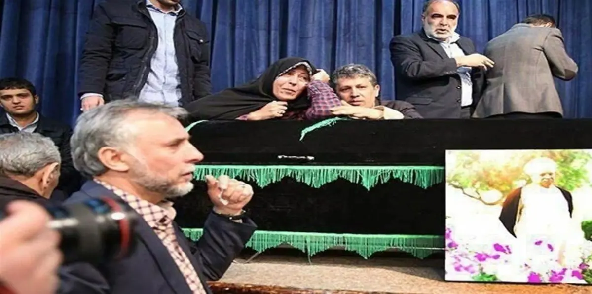 نجل رفسنجاني يمنع مقربًا لخامنئي من المشاركة في عزاء والده