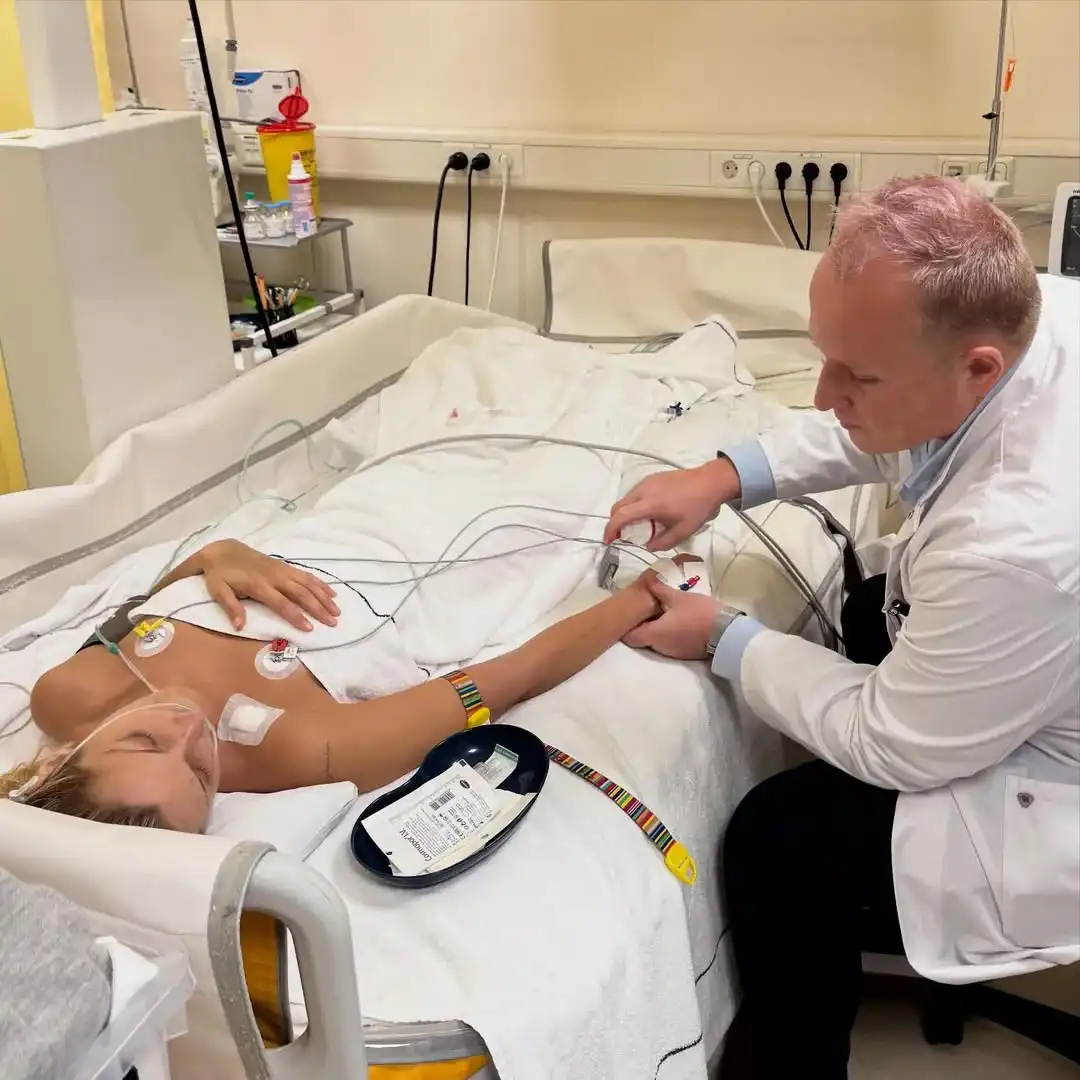 بيلا حديد في المستشفى