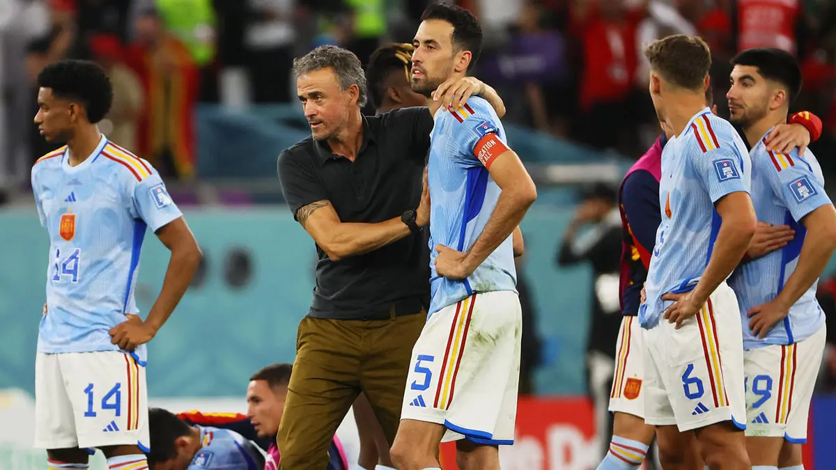 اعتزال سيرجيو بوسكيتس قائد إسبانيا دوليًا بعد وداع المونديال أمام المغرب في دور الـ16 