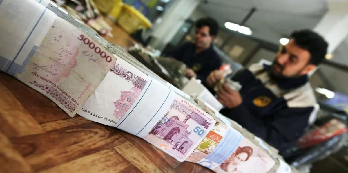 إيران.. برلمانيون يناشدون الحكومة اتخاذ إجراءات للحد من تهاوي العملة المحلية