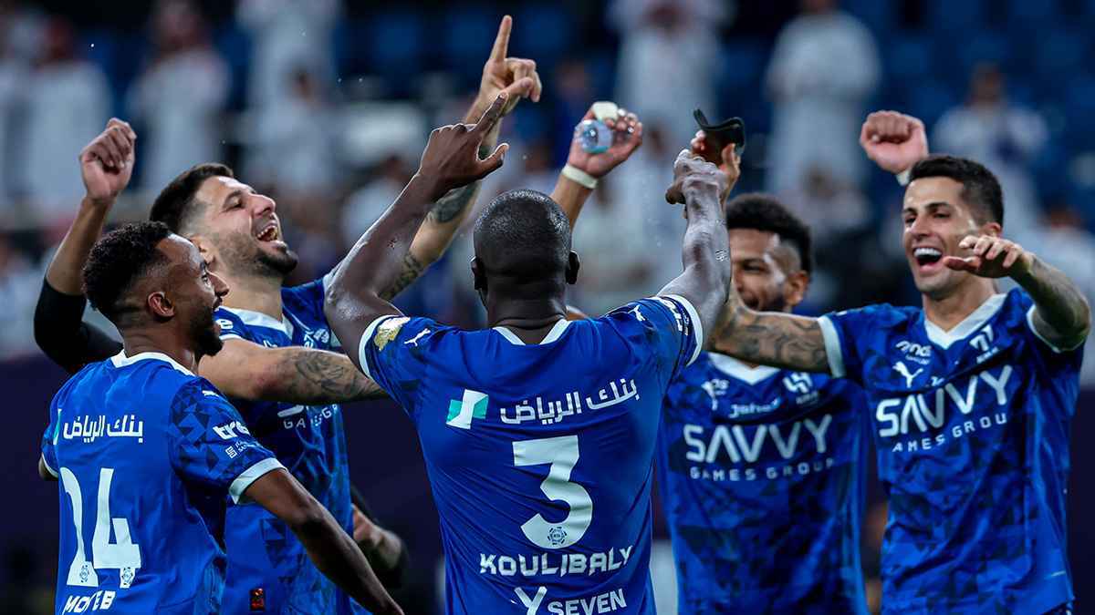 سباق مشتعل بين الهلال السعودي والأهلي المصري   