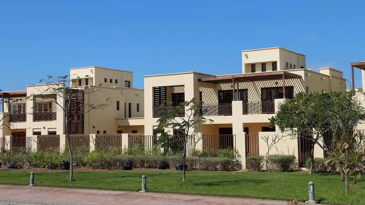 الإمارات.. فتاة تقاضي والدتها لإجبارها على إعادة منزل