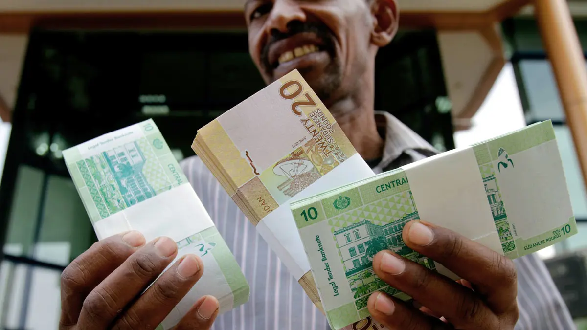 هبوط قياسي للجنيه السوداني.. والحكومة تتهم أنصار البشير بشن "عملية تخريب منظمة"