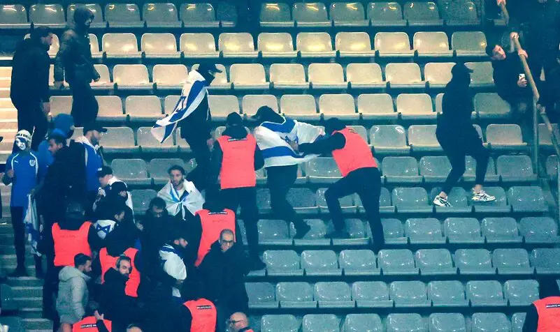جانب من المواجهات بين الجماهير