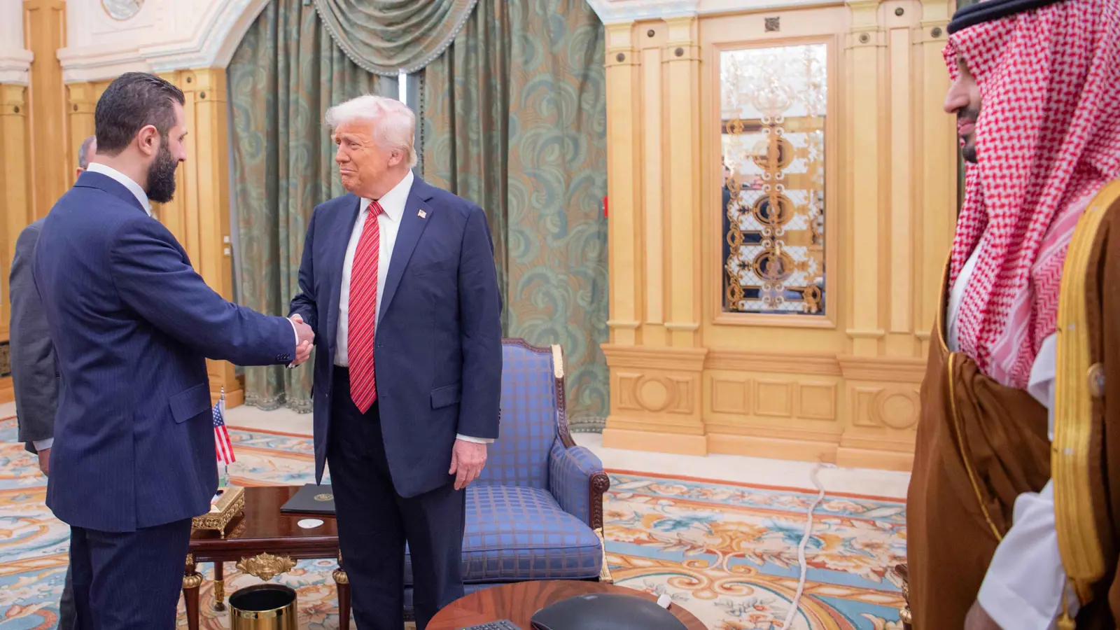 البيت الأبيض: ترامب دعا الشرع لإبرام سلام مع إسرائيل