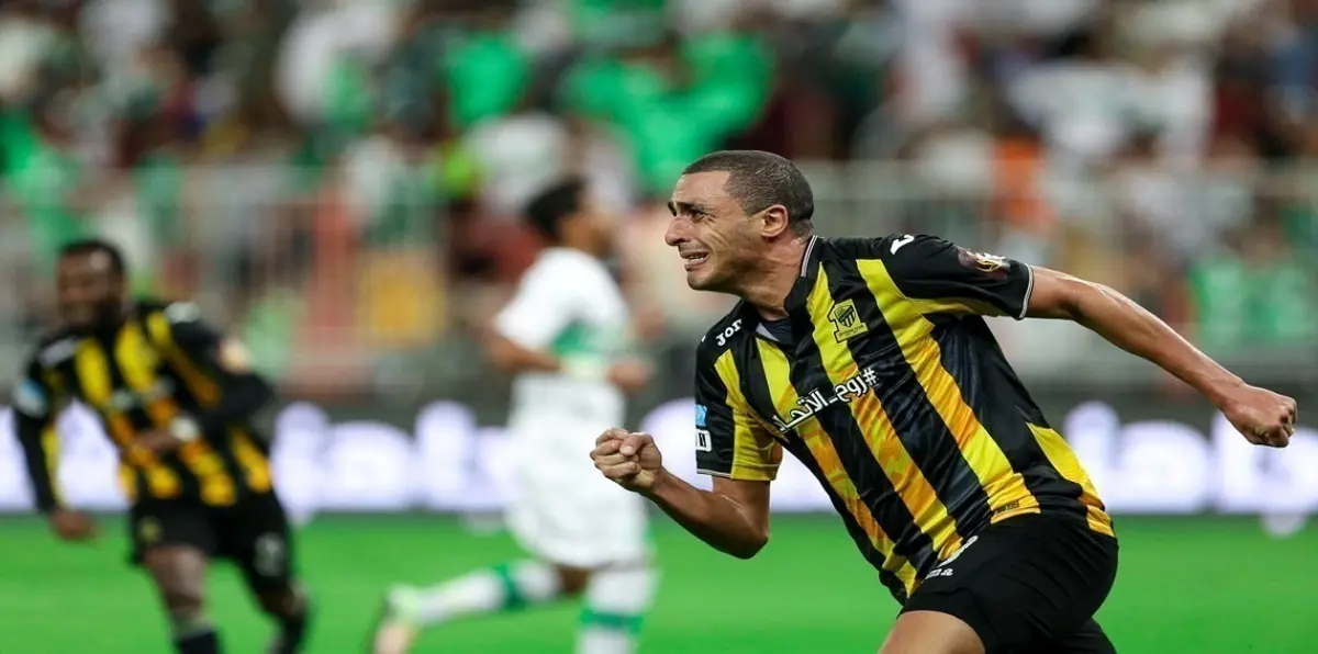 شاهد رسالة جماهير "الآتي" للمهاجم أحمد العكايشي في مباراة نادي الاتحاد والشباب (فيديو)