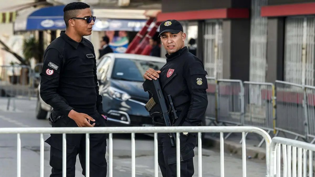 تونس.. السلطات تحقق بفيديو صادم يوثق اعتداء امرأة على فتيات